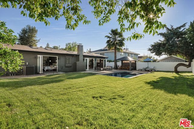 22649 Mulholland Drive, Woodland Hills (los Angeles), CA 91364