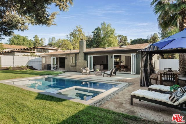 22649 Mulholland Drive, Woodland Hills (los Angeles), CA 91364