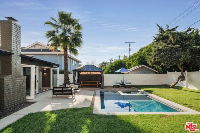 22649 Mulholland Drive, Woodland Hills (los Angeles), CA 91364