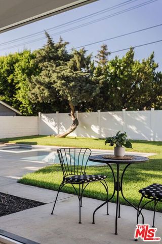 22649 Mulholland Drive, Woodland Hills (los Angeles), CA 91364