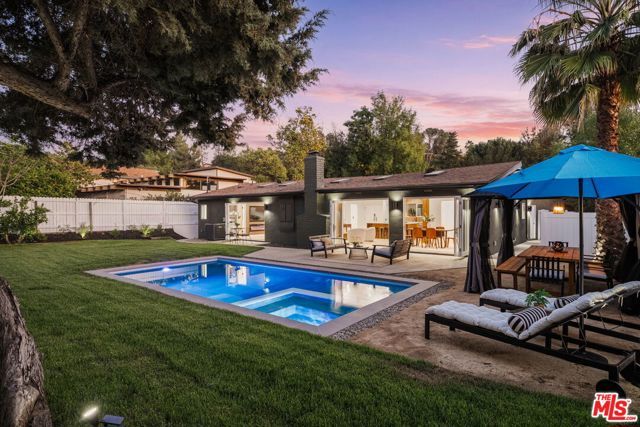 22649 Mulholland Drive, Woodland Hills (los Angeles), CA 91364