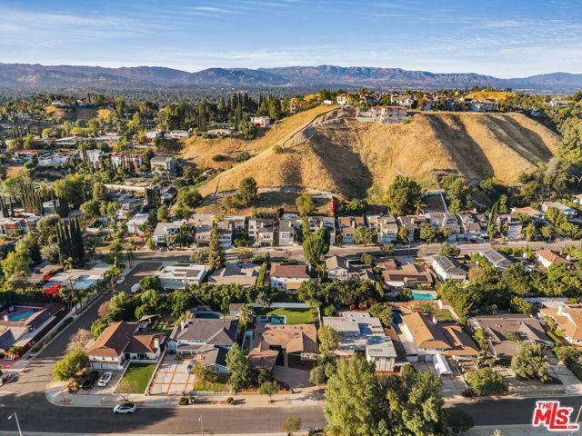 22649 Mulholland Drive, Woodland Hills (los Angeles), CA 91364