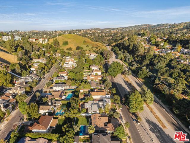 22649 Mulholland Drive, Woodland Hills (los Angeles), CA 91364