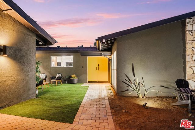 22649 Mulholland Drive, Woodland Hills (los Angeles), CA 91364