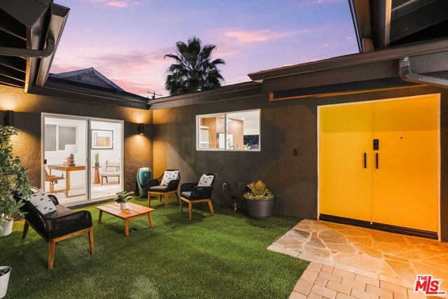 22649 Mulholland Drive, Woodland Hills (los Angeles), CA 91364