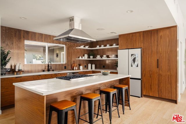 22649 Mulholland Drive, Woodland Hills (los Angeles), CA 91364