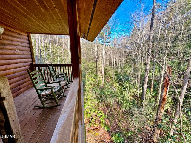 2919 Golden Pond Way, Sevierville, TN 37862