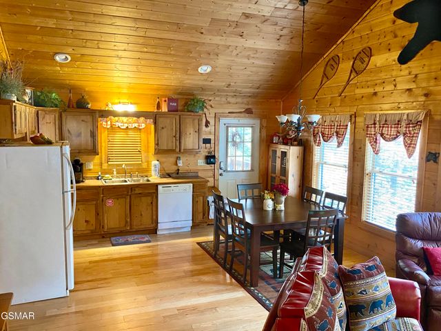 2919 Golden Pond Way, Sevierville, TN 37862