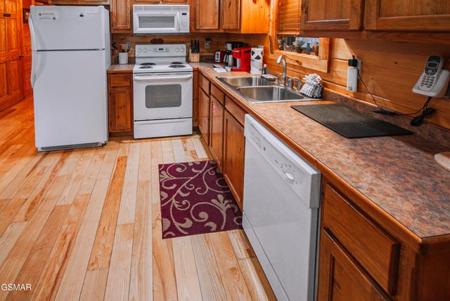 2919 Golden Pond Way, Sevierville, TN 37862