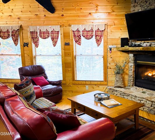 2919 Golden Pond Way, Sevierville, TN 37862