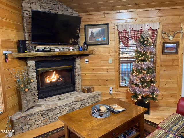 2919 Golden Pond Way, Sevierville, TN 37862