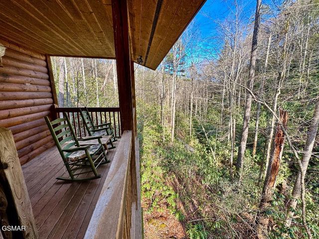 2919 Golden Pond Way, Sevierville, TN 37862