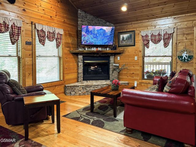 2919 Golden Pond Way, Sevierville, TN 37862