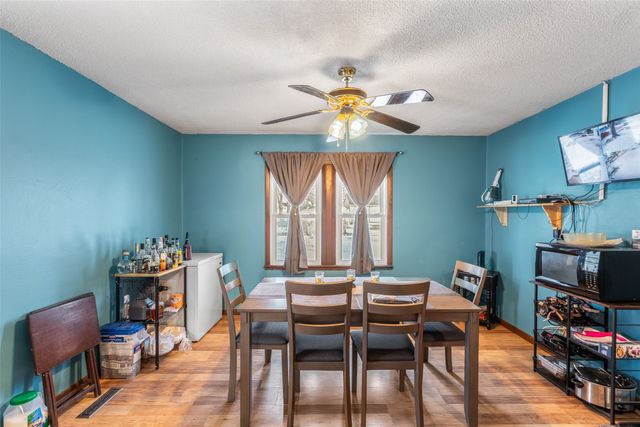 311 E 22nd Street S, Newton, IA 50208