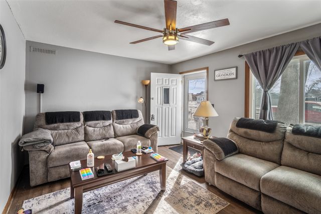 311 E 22nd Street S, Newton, IA 50208