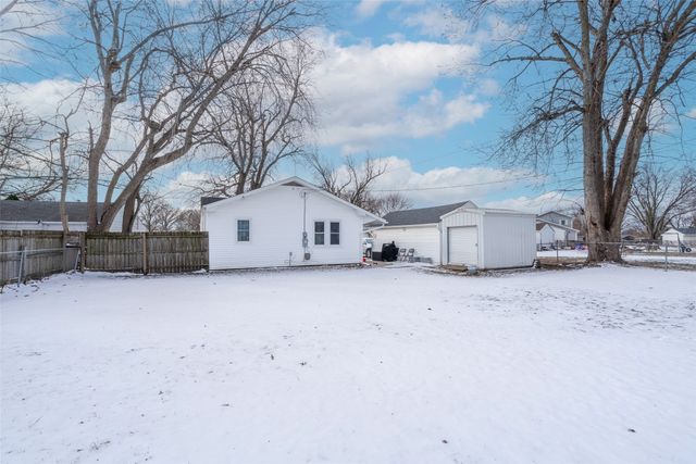 311 E 22nd Street S, Newton, IA 50208