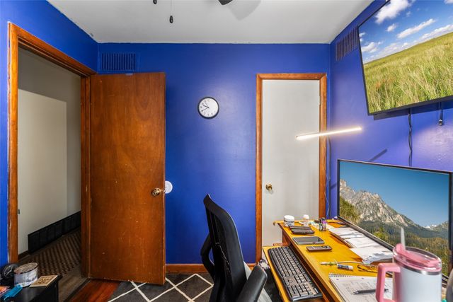 311 E 22nd Street S, Newton, IA 50208