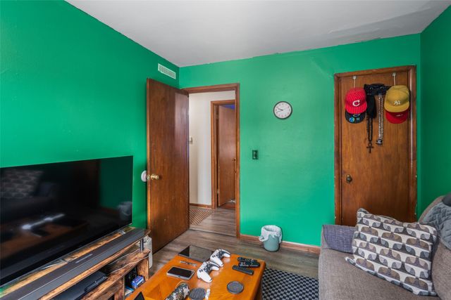 311 E 22nd Street S, Newton, IA 50208