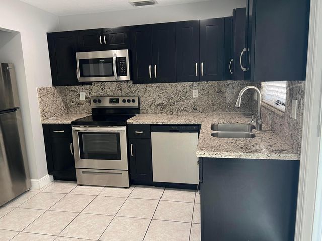 13671 Yarmouth Court, Wellington, FL 33414