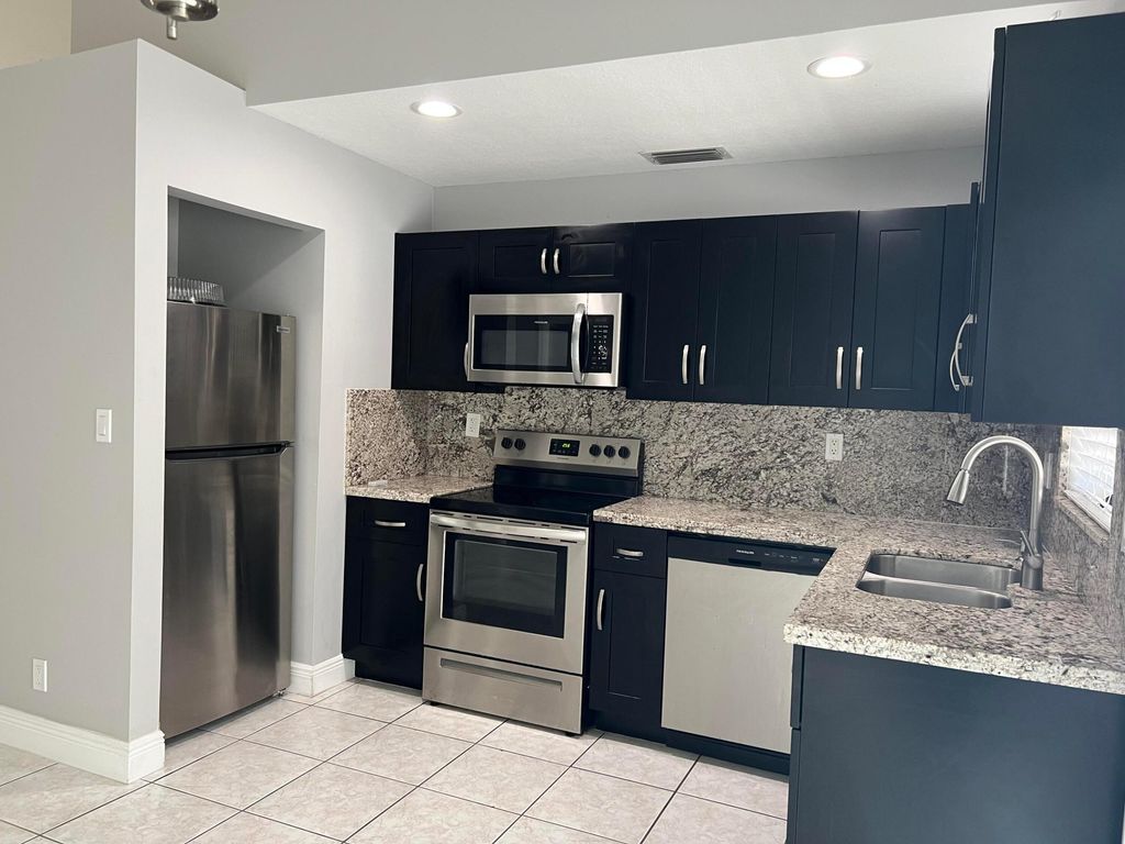 13671 Yarmouth Court, Wellington, FL 33414