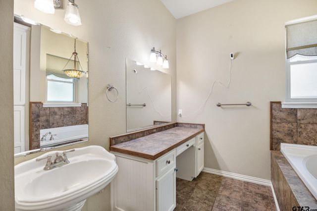 22886 County Road 422, Lindale, TX 75771