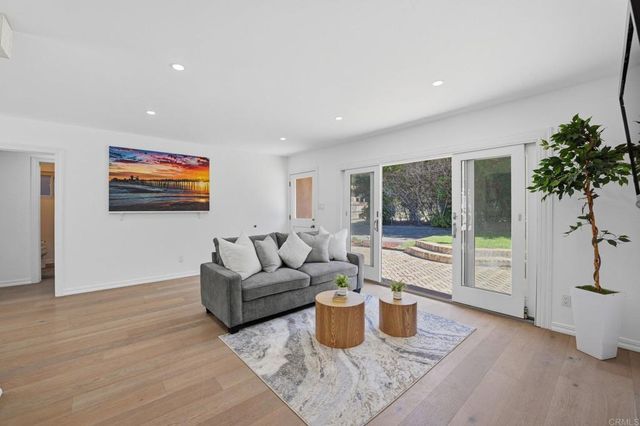 637 N Rios Avenue, Solana Beach, CA 92075