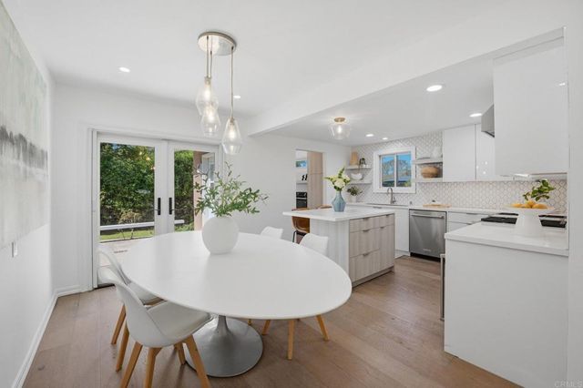 637 N Rios Avenue, Solana Beach, CA 92075