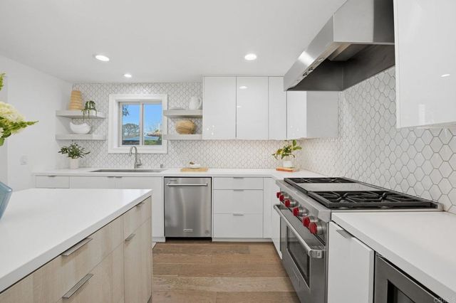 637 N Rios Avenue, Solana Beach, CA 92075