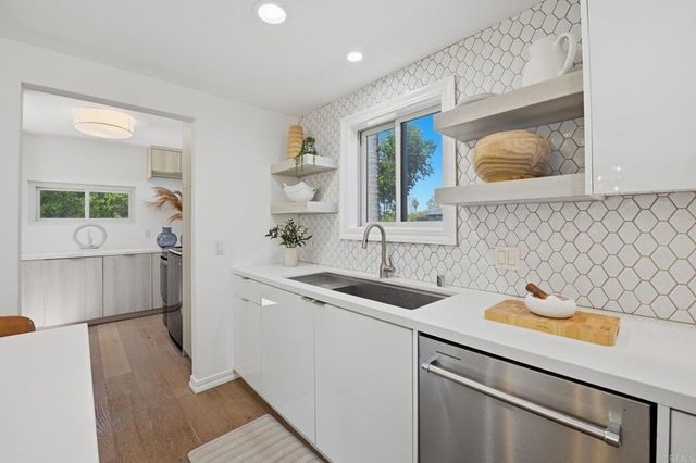 637 N Rios Avenue, Solana Beach, CA 92075