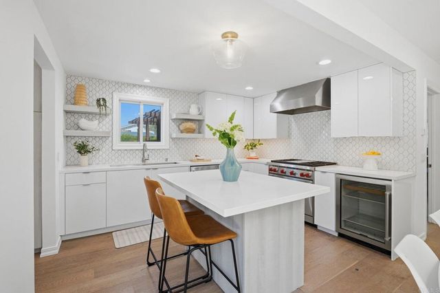 637 N Rios Avenue, Solana Beach, CA 92075