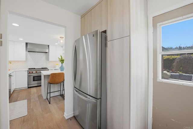 637 N Rios Avenue, Solana Beach, CA 92075