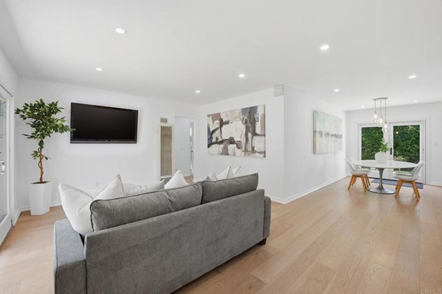 637 N Rios Avenue, Solana Beach, CA 92075