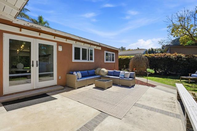 637 N Rios Avenue, Solana Beach, CA 92075
