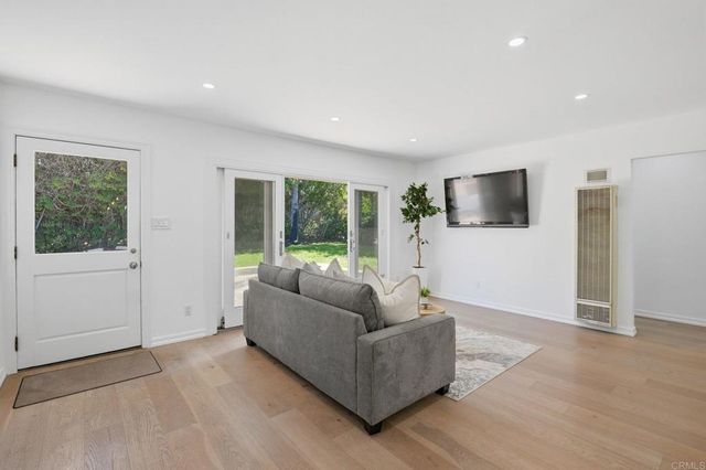 637 N Rios Avenue, Solana Beach, CA 92075