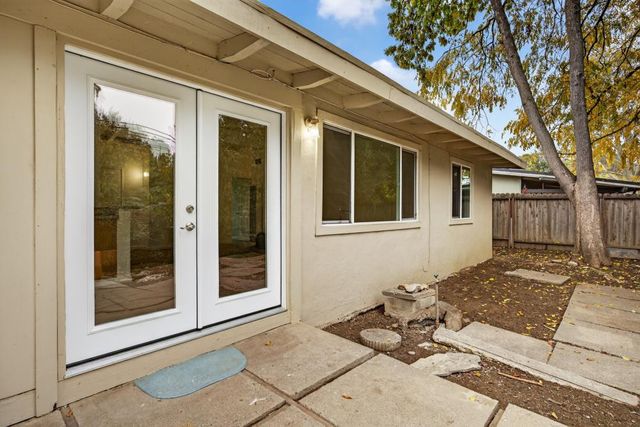 525 Dudley Dr, Roseville, CA 95678