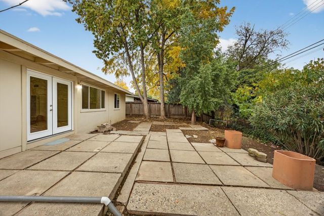 525 Dudley Dr, Roseville, CA 95678