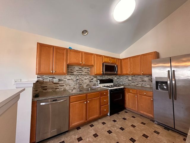 437 Pine Lake Circle, Vernon Hills, IL 60061