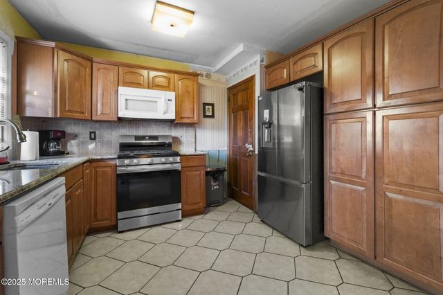 73 Broadway Road, Freehold, NJ 07728