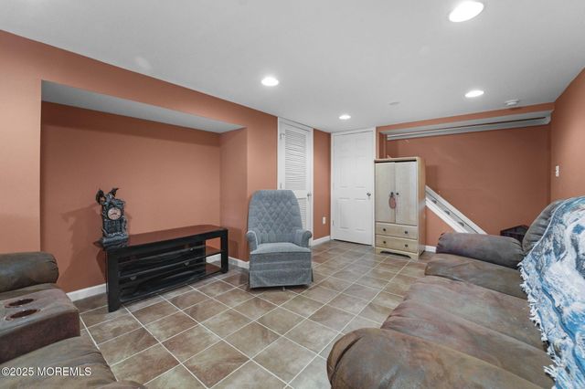 73 Broadway Road, Freehold, NJ 07728