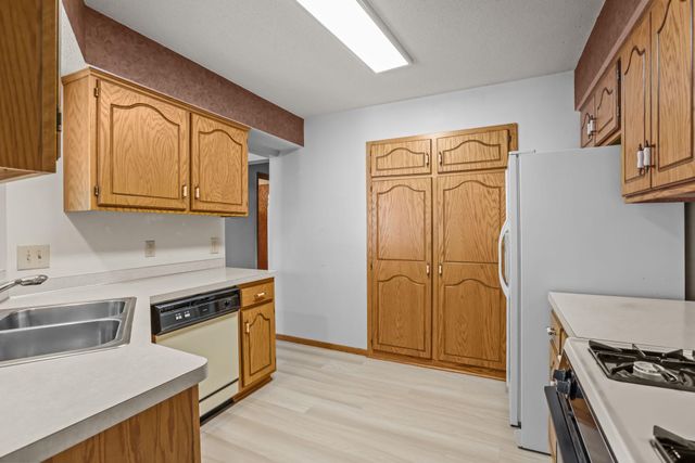 8792 Norway Street NW, Coon Rapids, MN 55433