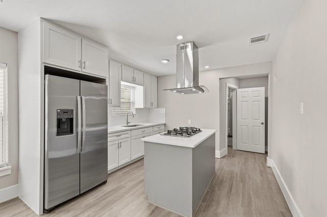 8302 Tavenor Lane, Houston, TX 77075