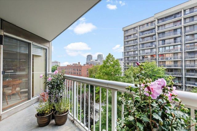 10 Stewart Place 7FW, White Plains, NY 10603