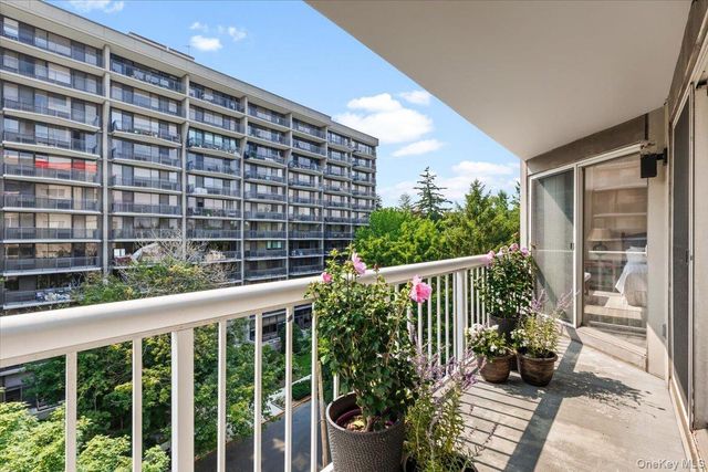 10 Stewart Place 7FW, White Plains, NY 10603