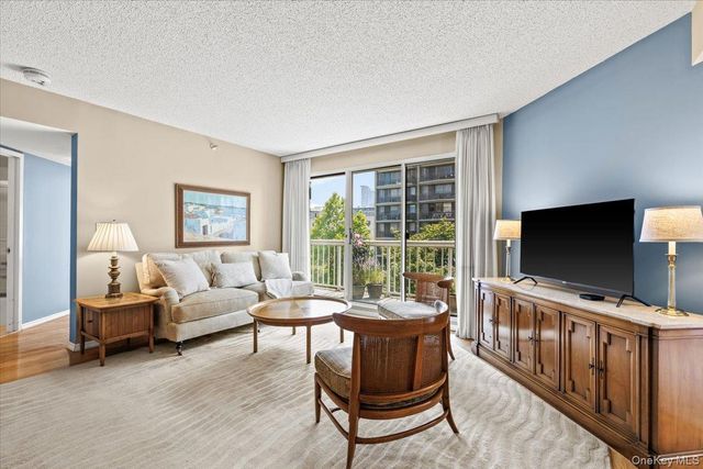 10 Stewart Place 7FW, White Plains, NY 10603
