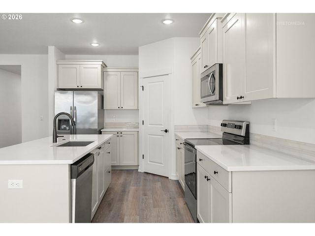 1453 Ne Forest Park St, Estacada, OR 97023