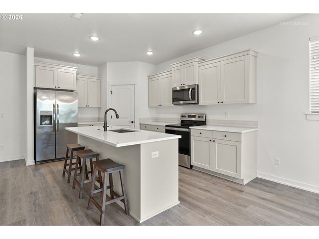 1453 Ne Forest Park St, Estacada, OR 97023