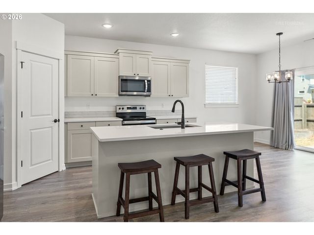 1453 Ne Forest Park St, Estacada, OR 97023