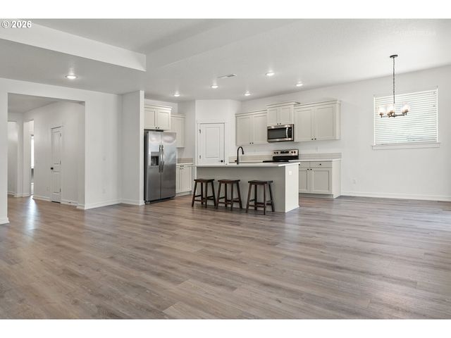 1453 Ne Forest Park St, Estacada, OR 97023