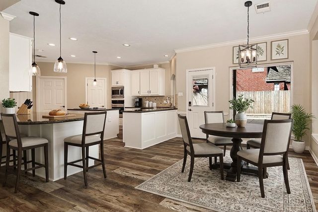 6 Thornbush Place, The Woodlands, TX 77381