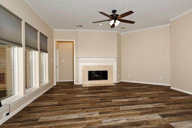 6 Thornbush Place, The Woodlands, TX 77381